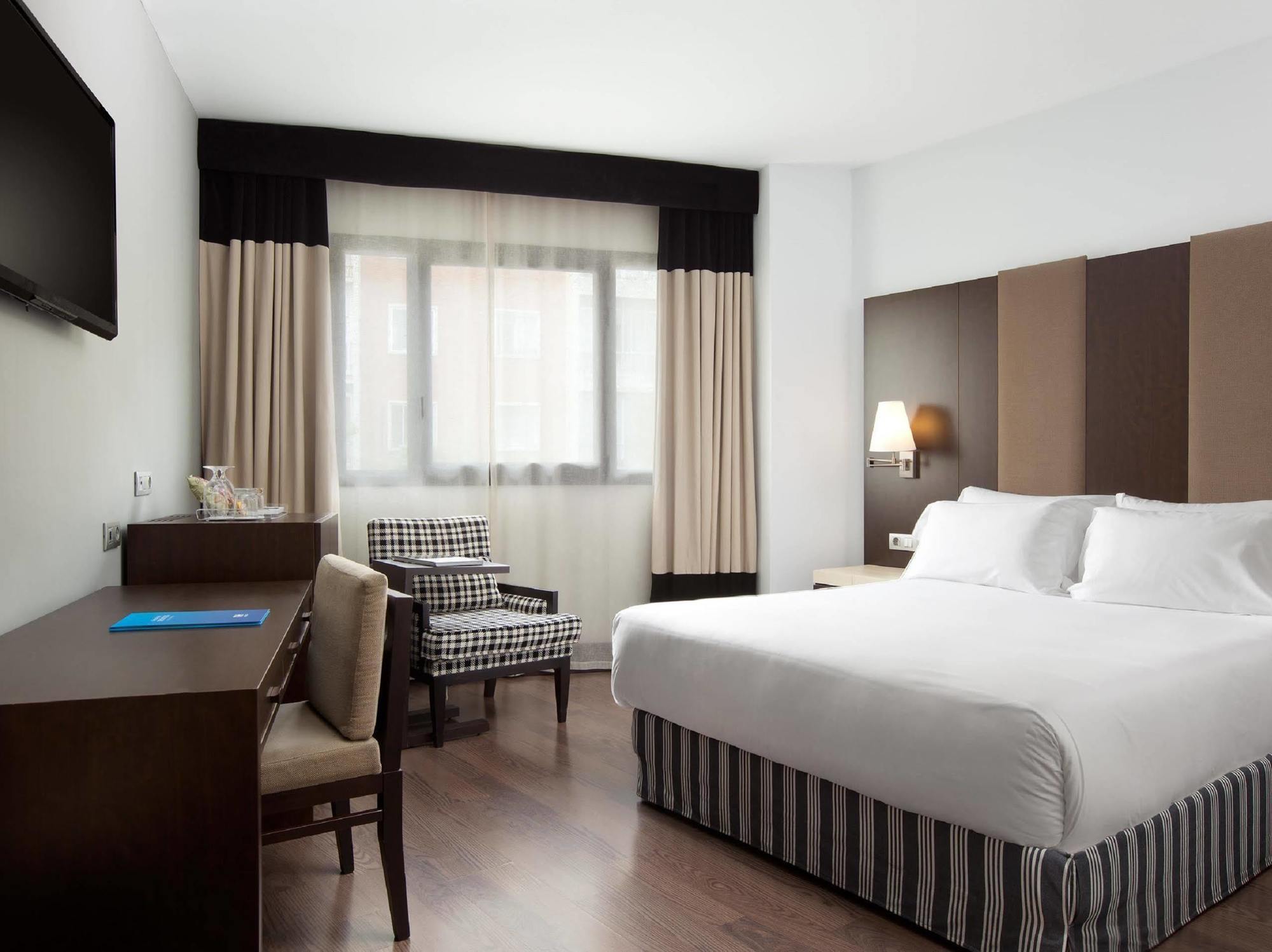 Catalonia El Retiro Hotel Madrid Bagian luar foto